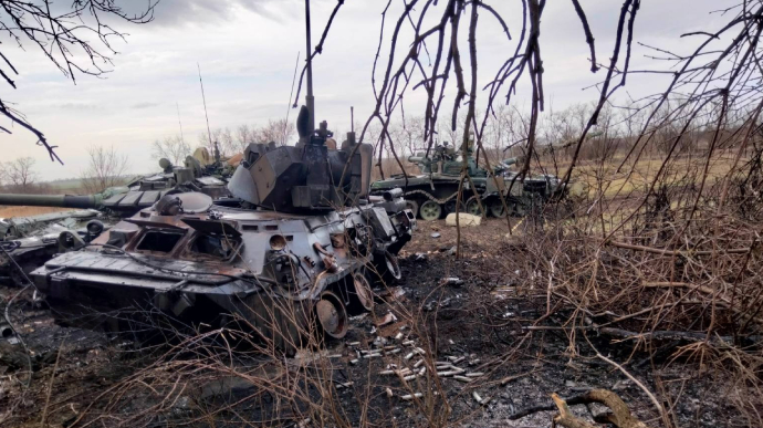 Kharkiv region: Ukrainian fighters destroy column of Russian forces marching on Izium