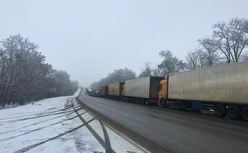 На Харківщині біля пункту пропуску з РФ - черги, Росія не пускає вантажівки