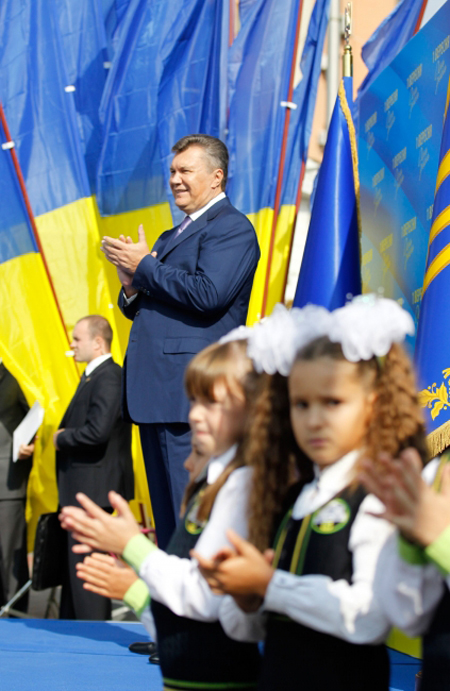 Янукович на урочистостях 1 вересня. Фото прес-служби президента