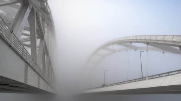 Crimean Bridge covered with smoke screen, traffic stopped 