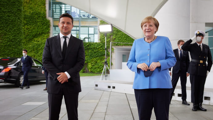 Меркель: Україна повинна залишитись транзитером газу попри Північний потік-2