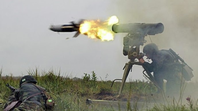 Украинские военные подорвали ракетой авто боевиков, возившее боеприпаси