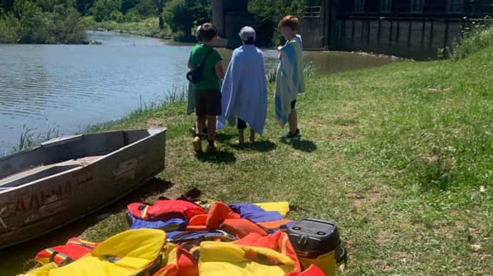 Во время сплава по реке едва не погибла группа детей на Закарпатье