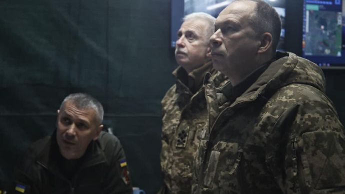 Commander of Ukraine's Ground Forces arrives in Bakhmut, battles ongoing on its outskirts