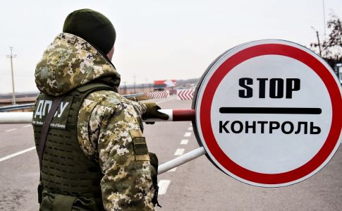 На въезд в захваченный Крым и выезд из него ввели ограничения