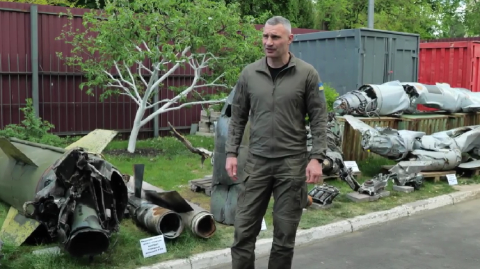 Кличко показав залишки ракет і дронів, якими Росія вбиває українців 