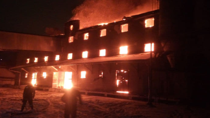 В Тернопольской области произошел массивный пожар: из-за разрушений задерживают поезд