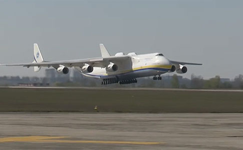 Ан-225 Мрия доставил в Канаду груз из Китая