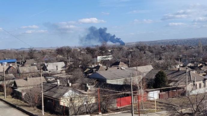 Ukrainian anti-aircraft gunners shoot down Russian Su-34 jet over Yenakiieve