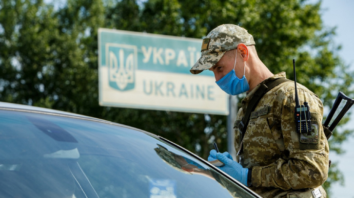 Українці і далі зможуть виїжджати до ЄС за внутрішнім паспортом – рішення ДПСУ