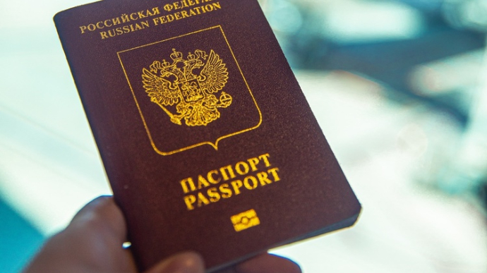 Перші 10 росіян подалися на отримання візи в Україну