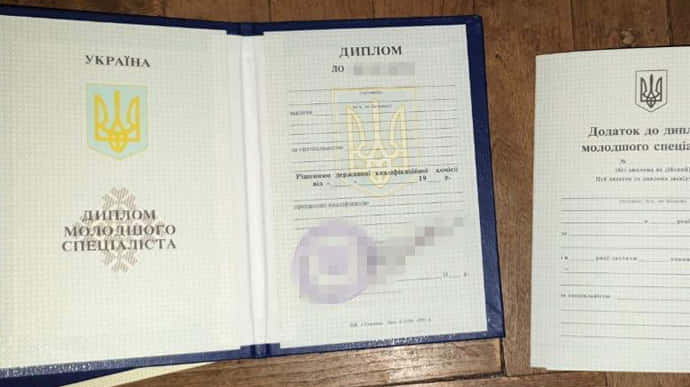 СБУ поймала мошенников, которые подделывали украинские дипломы для боевиков