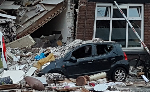 В Гааге из-за взрыва обрушился фасад дома: 9 раненых, под завалами люди