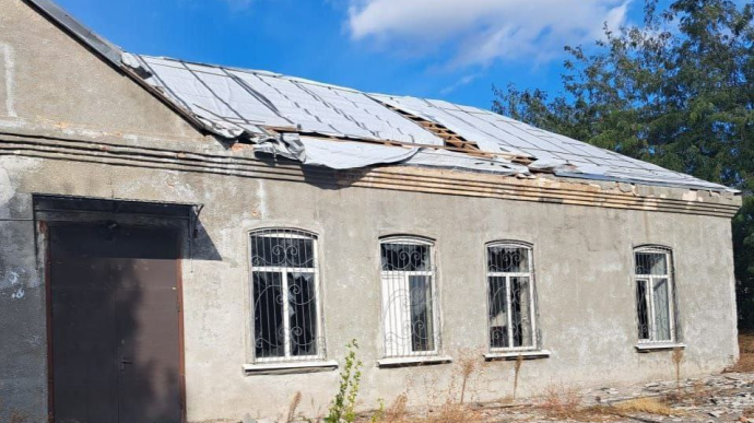 Russians attack school and club in Nikopol district