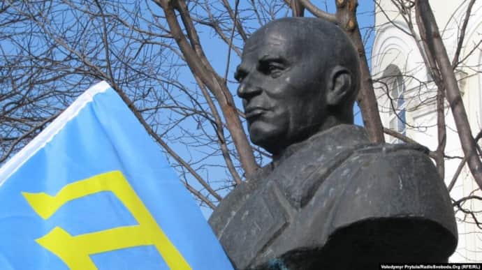У Сімферополі знесли пам'ятник генералу, який захищав кримських татар