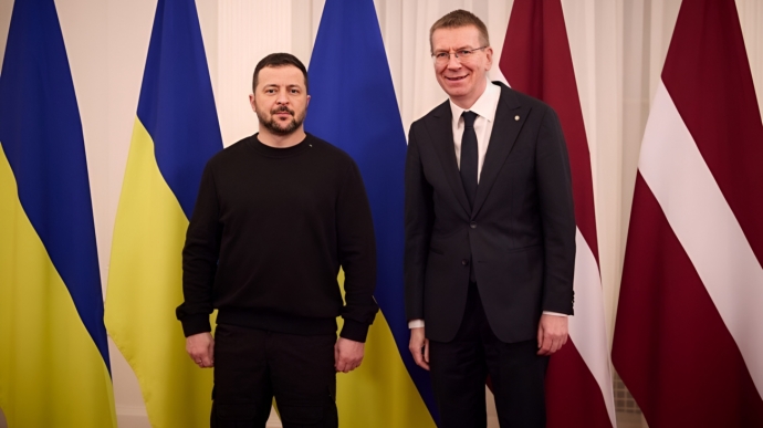 Гаубицы, снаряды и ПЗРК: президент Латвии анонсировал новый пакет помощи Украине