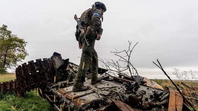 Потери РФ в войне выросли на 400 военных, украинцы сбили самолет и 12 беспилотников