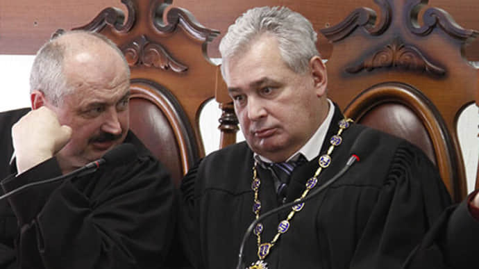 Взятка в коробке из-под виски: четвертому судье апелляционного суда Киева избрали меру пресечения