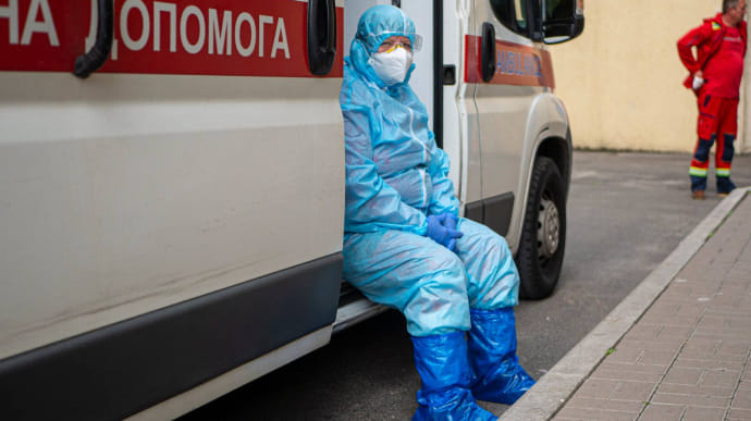 В Києві за час пандемії на COVID захворіли 3072 медика, 6 померли - Кличко