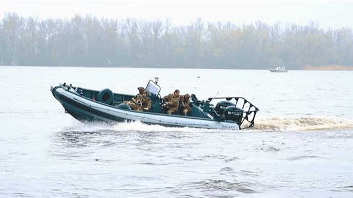 Ukrainian soldiers receive two Trident patrol boats from Prytula Foundation