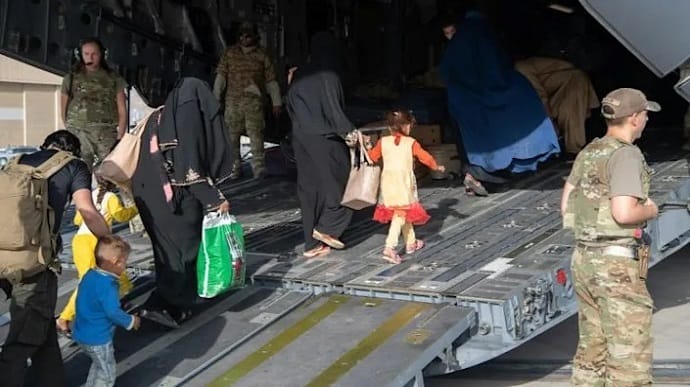 США евакуювали з Афганістану 34 дитини без супроводу дорослих
