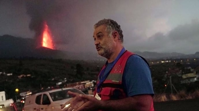 Извержение вулкана на Канарах: разрушенных домов уже около 500, аэропорт возобновил работу