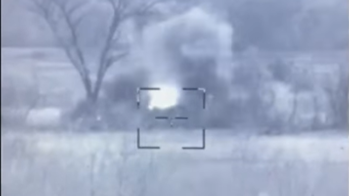 Ukrainian troops destroy Russian tank that attacked their positions