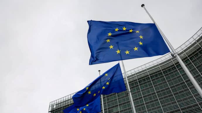 ЕС принял 13-й пакет санкций против РФ: индивидуальные списки и усиление экспортных ограничений