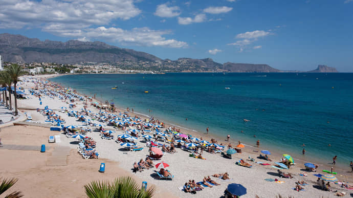 Іспанія розмістить 40 тисяч поліцейських на курортах для гарантії безпечного туризму