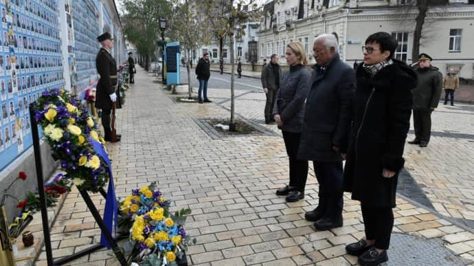 EU delegation visits Wall of Remembrance in Kyiv – photo