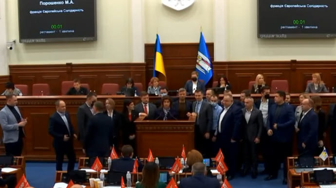 Киевсовет обратился к власти по поводу преследования Порошенко