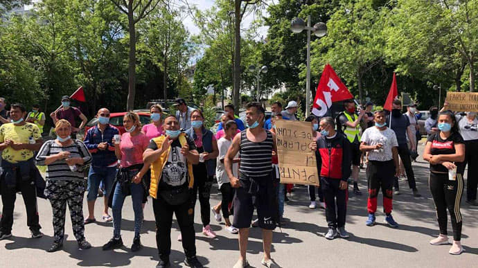 Сезонные работники из Румынии устроили протест в Германии