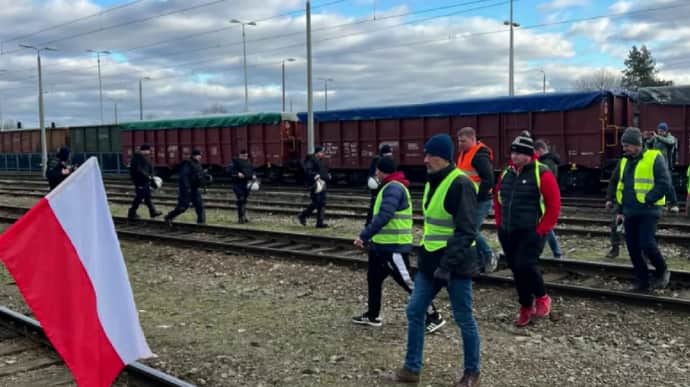 Польские протестующие блокировали пассажирский поезд из Украины