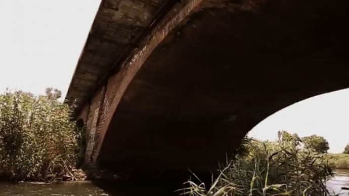 Russians place mines on all bridges in Mariupol in preparation for battle