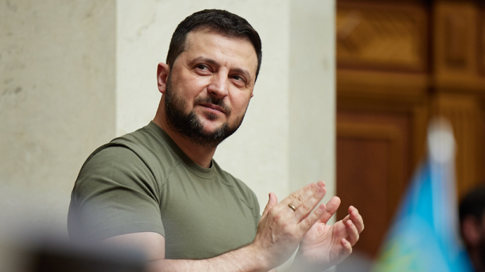 Зеленский рассказал о мужественных украинцах и призвал мир ехать в Украину