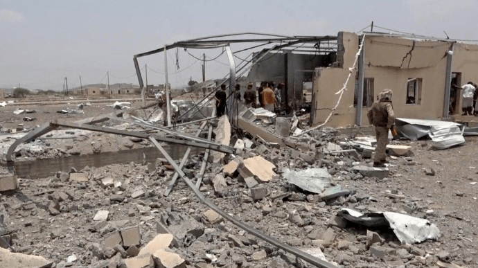 На авиабазу в Йемене упала баллистическая ракета, 30 погибших