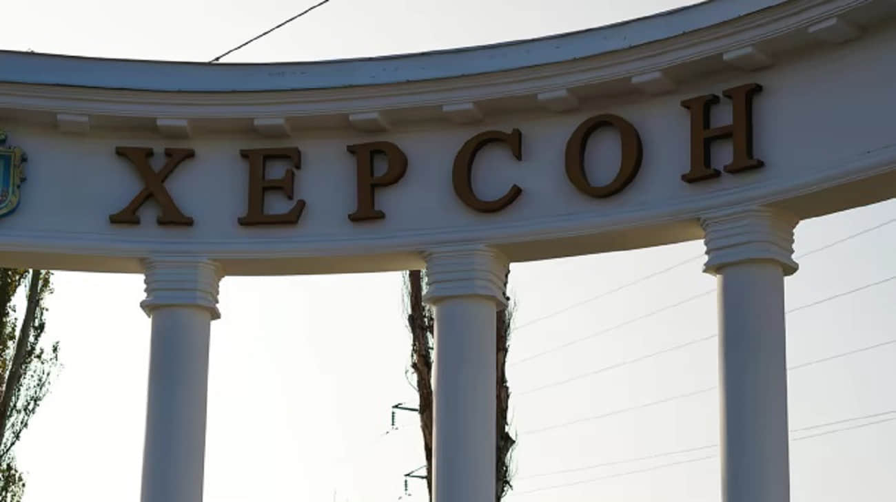 One dead and four injured in ongoing Russian attack on Kherson