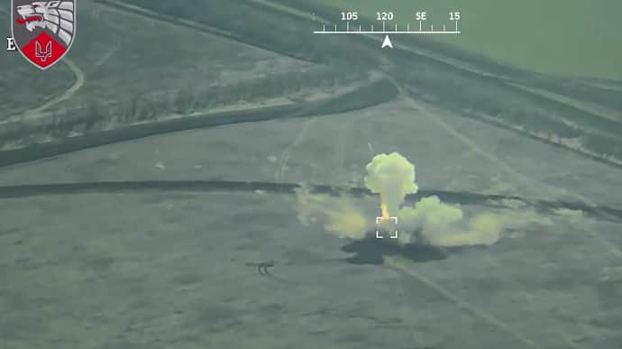 Ukrainian HIMARS destroy Russian Buk missile system – video
