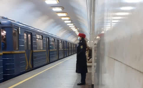 Псевдомінера столичної станції метро засудили до 2 років тюрми