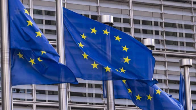 Єврокомісія взяла до уваги рішення МЗС щодо консульських послуг чоловікам мобілізаційного віку