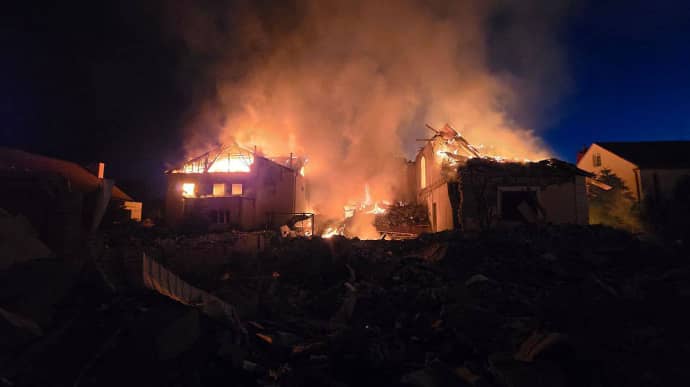 Russian attacks on Kharkiv: 3 buildings on fire, woman and child injured – photos, video