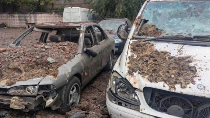 Missile attack on Kryvyi Rih: car service centre, vocational training facility and over 230 cars damaged – photo