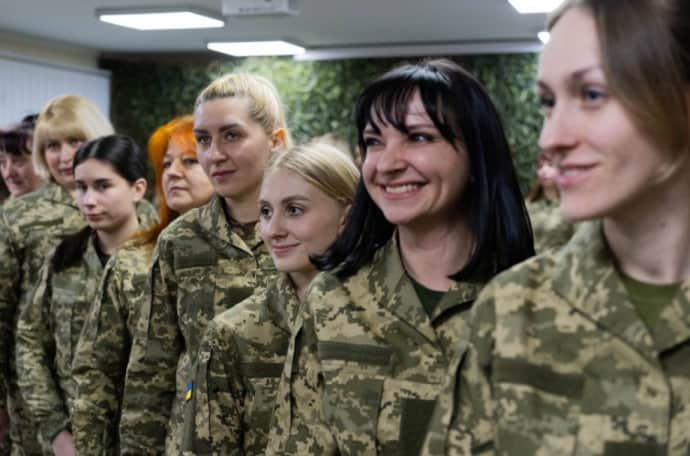 Ukrainian Female Soldiers Get First Official Women's Uniforms