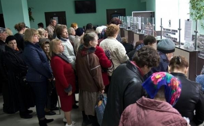 Яценюк: 150 тис. переселенців більше не отримають сотні мільйонів