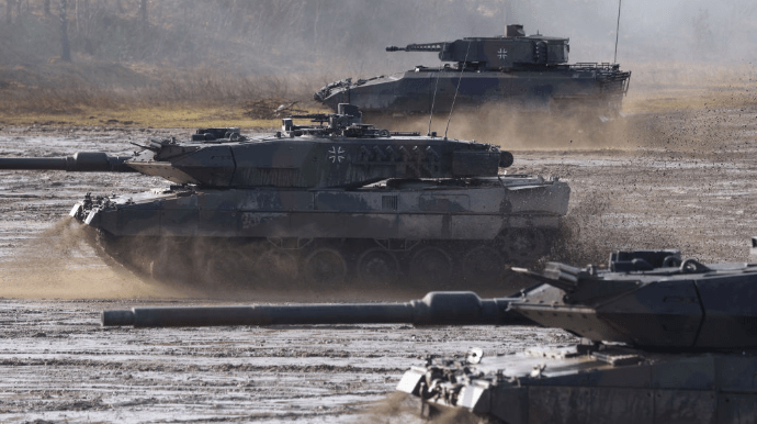 Германия передаст Украине 100 танков из Греции и Словакии