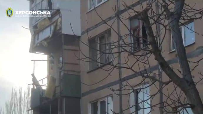 Videos show Russians sending season's greetings to Kherson: three injured, houses and cars damaged