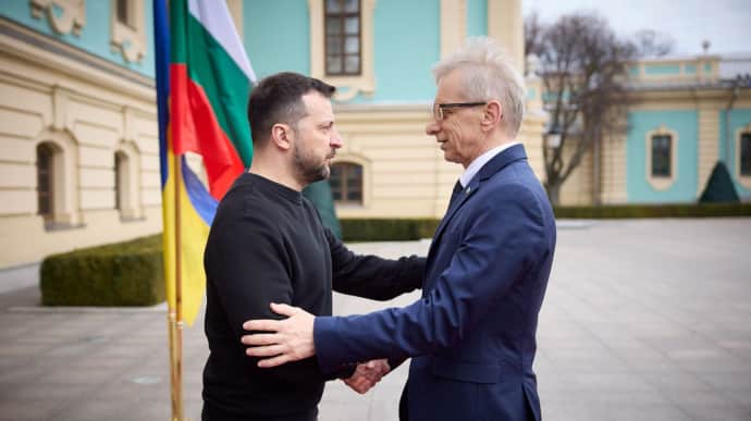 Zelenskyy holds talks with Bulgarian PM – video
