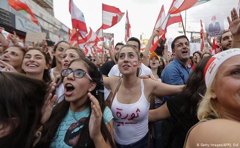 Десятки тысяч людей в Ливане требуют отставки правительства