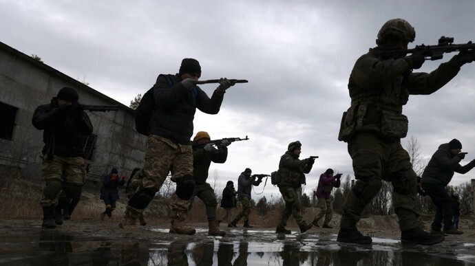 ЄС пропонує тренувати українських снайперів, саперів і офіцерів – ЗМІ