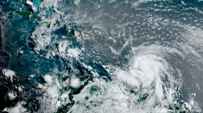 Куба эвакуировала 70 тысяч человек из-за урагана Эльза